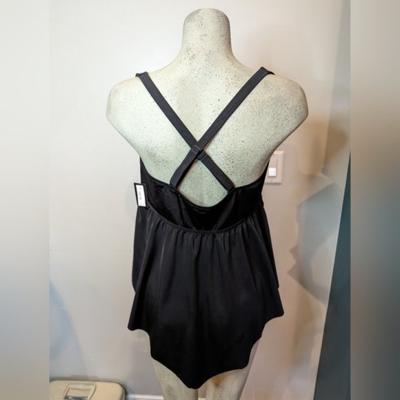 Torrid Black Wireless V-Neck Tankini - Picture 3 of 7